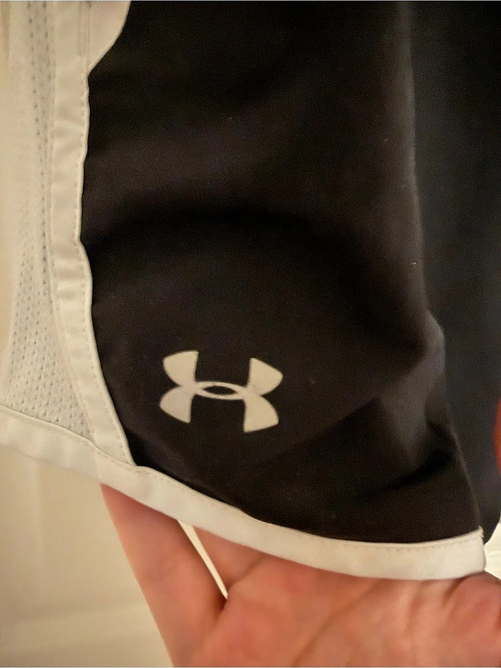 Under Armour Black Shorts Size Medium with Pockets - Picture 5 of 7